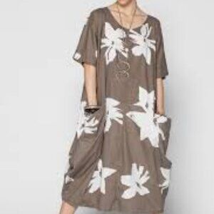 Kaliyana Aria Dress, Oversized, Taupe and white